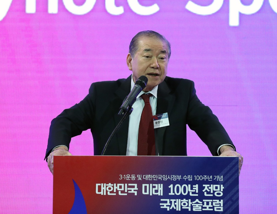 7일 서울 연세대 백양누리 그랜드볼룸에서 3.1 운동 및 대한민국임시정부 수립 100주년을 기념하여 ‘대한민국 미래 100년 전망 국제학술포럼’이 열렸다. 이날 한완상 3.1운동 및 대한민국임시정부 수립 100주년 기념사업추진위원회 위원장의 개회사, 문정인 대통령통일외교안보특별보좌관의 기조연설, ‘갈등과 분단에서 평화와 상생으로’라는 주제로 세션별 토론이 진행되었다.