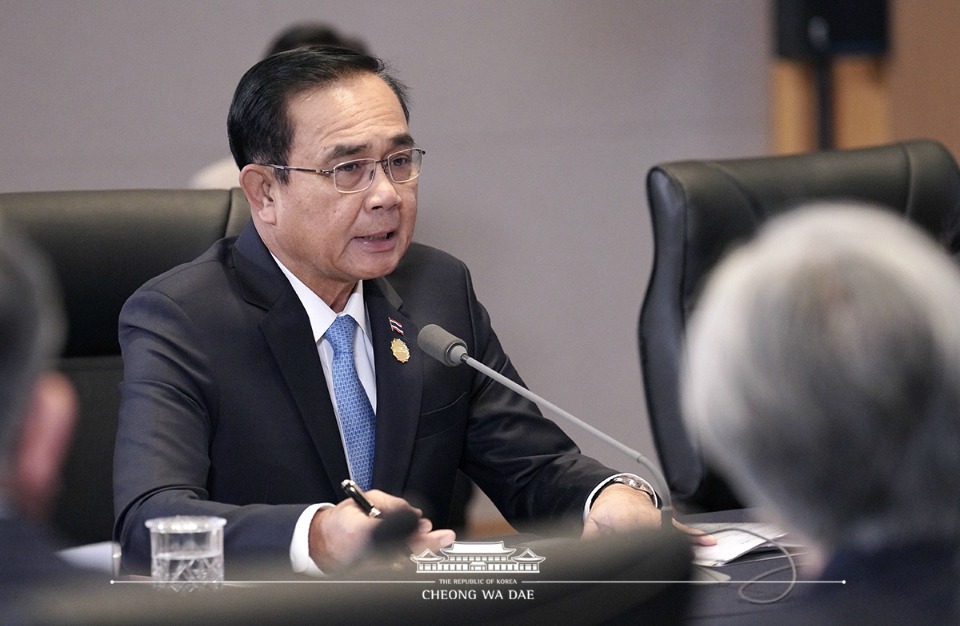 쁘라윳 태국 총리가 25일 오전 부산 해운대 조선웨스틴호텔에서 열린 한-태국 양자회담에서 발언을 하고 있다. 