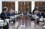 대통령 주재 수석보좌관회의 사진 2