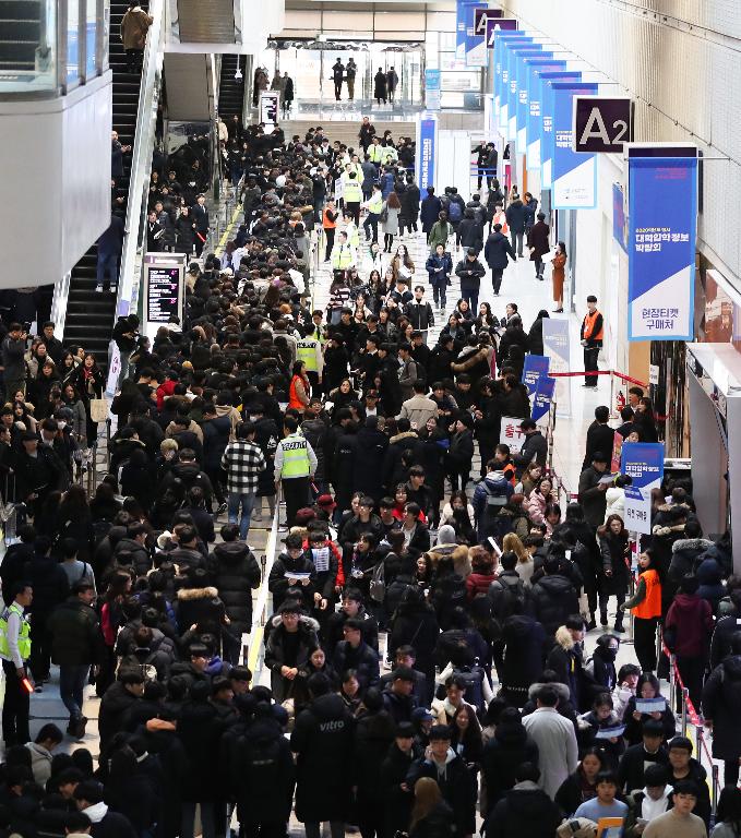 5일 서울 강남구 코엑스에서 2020년학년도 정시 대학입학 정보박람회가 열려 박람회를 찾은 학부모와 학생들로 붐비고 있다. 박람회는 7일까지 진행된다.