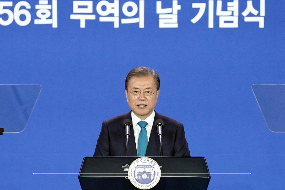 문재인 대통령이 5일 서울 강남구 삼성동 코엑스에서 열린 제56회 무역의날 기념식에서 축사하고 있다. 