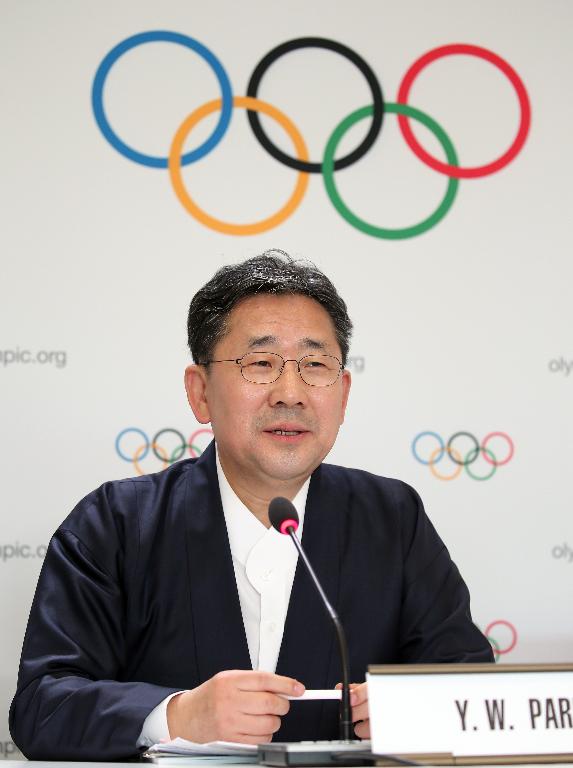 박양우 문화체육관광부 장관이 10일 제135회 국제올림픽위원회(IOC) 총회가 열린 스위스 로잔 스위스 테크 컨벤션 센터(STCC)에서 2024 동계청소년올림픽의 강원도 개최가 확정된 뒤 기자회견을 하고 있다.