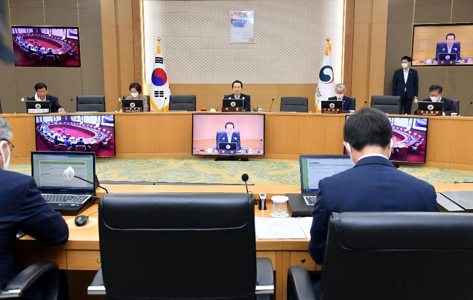 <p>정세균 국무총리가 16일 세종 다솜로 정부세종청사에서 열린 국무회의를 주재, 모두발언을 하고 있다.&nbsp;</p>