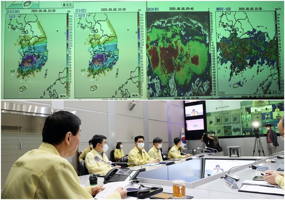 <p>진영 중앙재난안전대책본부장(행안부 장관)이 8일 오전 서울 세종대로 정부서울청사 서울상황센터에서 중앙부처 및 17개 시도 부단체장과 집중호우 대처 피해상황 긴급 점검 영상회의를 주재하고 있다.</p>