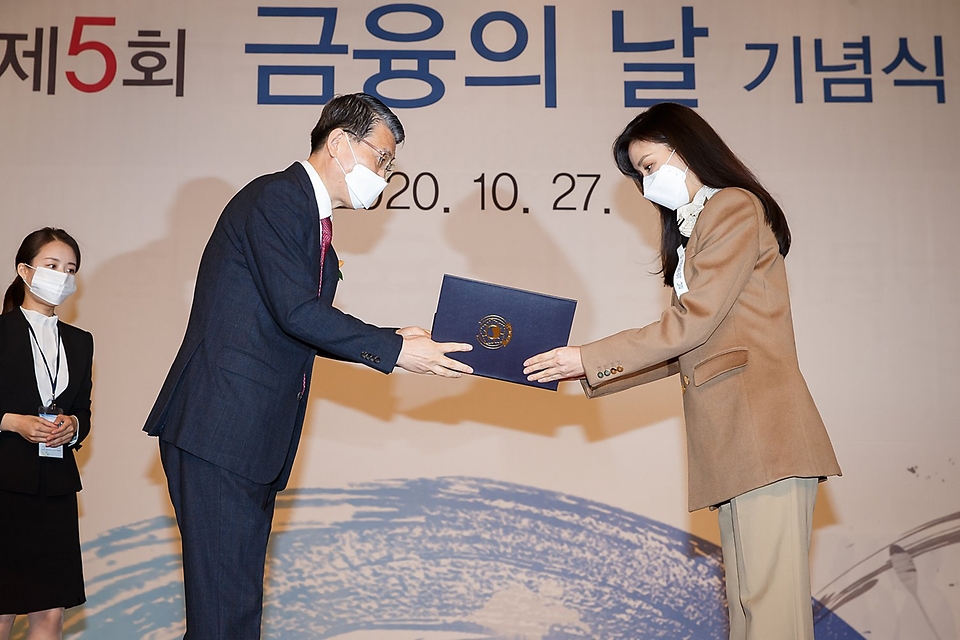 배우 고소영이 국무총리 표창을 수상했다.