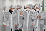 코로나백신개발 현장방문 사진 1