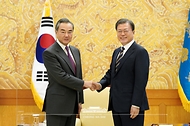 ‘왕이’ 중국 국무위원 겸 외교부장 접견   사진 1