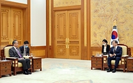 ‘왕이’ 중국 국무위원 겸 외교부장 접견   사진 2