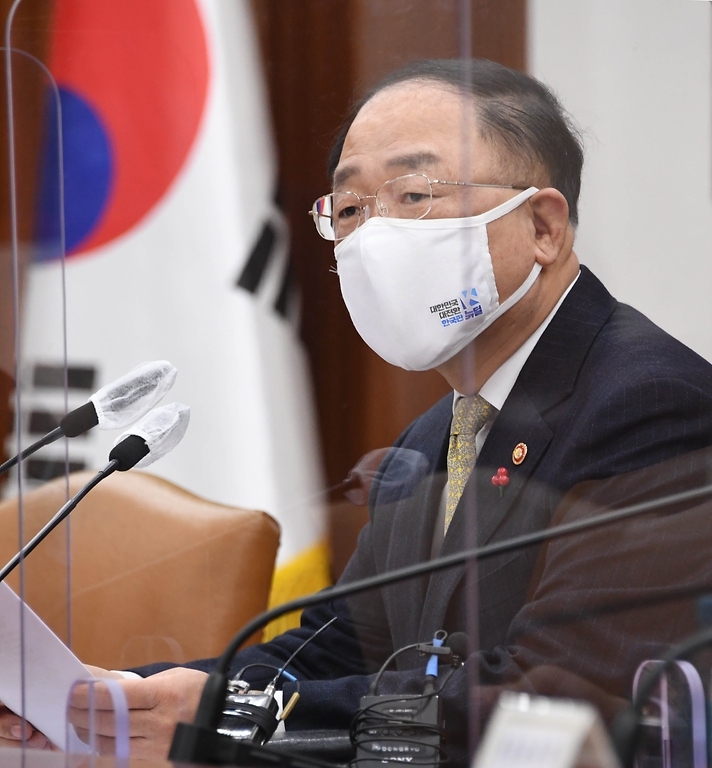 홍남기 부총리 겸 기획재정부 장관이 1월 21일 서울 광화문 정부서울청사에서 열린 ‘제3차 혁신성장 BIG3 추진회의’를 주재, 모두발언을 하고 있다.
