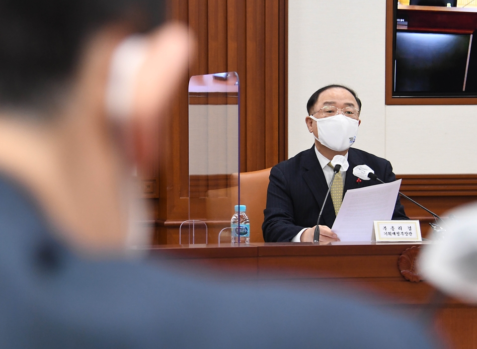 홍남기 부총리 겸 기획재정부 장관이 1월 21일 서울 광화문 정부서울청사에서 열린 ‘제3차 혁신성장 BIG3 추진회의’에서 발언하고 있다.