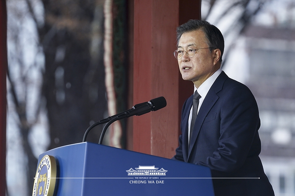 문재인 대통령이 1일 오전 서울 종로구 탑골공원에서 열린 제102주년 3.1절 기념식에서 기념사를 하고 있다. 