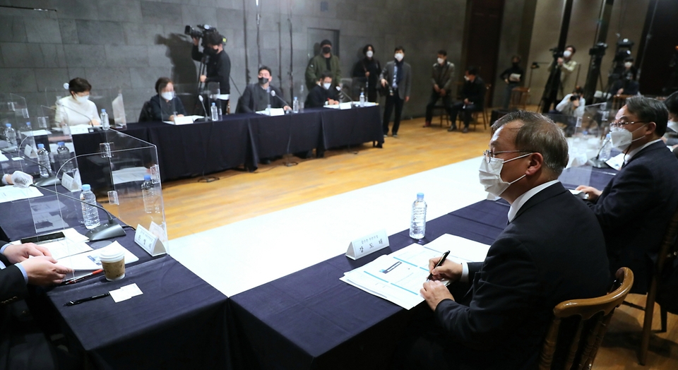 5일 오후 서울 중구 LW컨벤션에서 ‘사회적 거리두기 체계 개편안 공청회’가 열리고 있다.