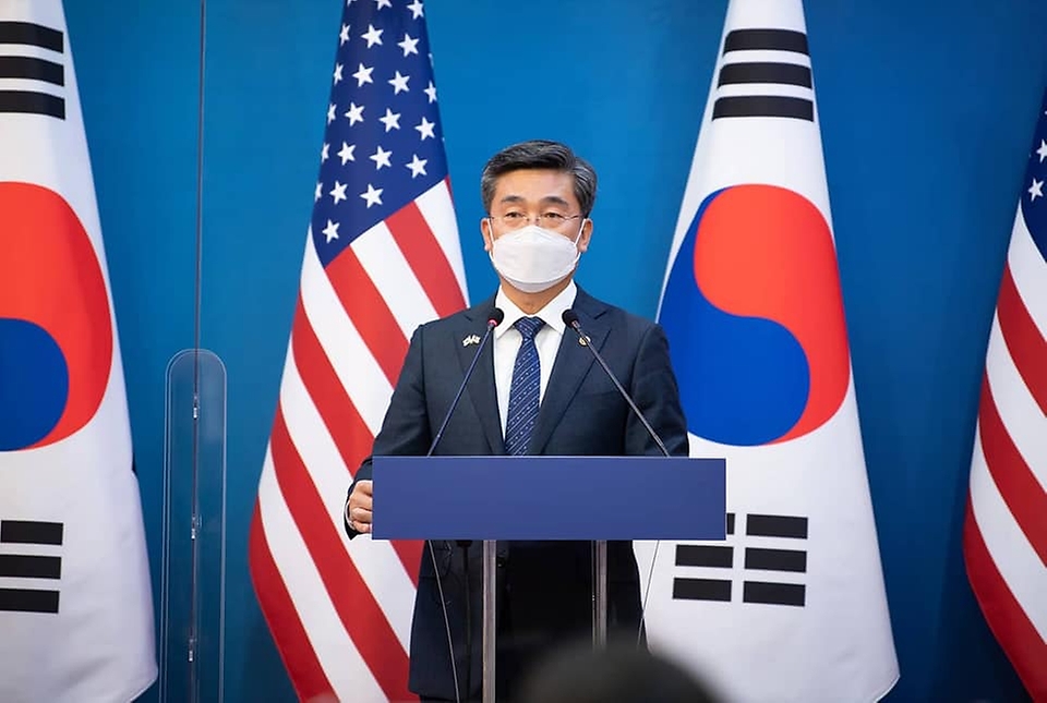18일 서울 종로구 외교부 청사에서 서욱 국방부 장관이 한·미 외교·국방 장관 회의(2+2 회의) 후 공동기자회견에 참석해 발언하고 있다.