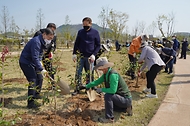 ‘2050 탄소중립! 나무심기로 실천’ 행사 개최 사진 2