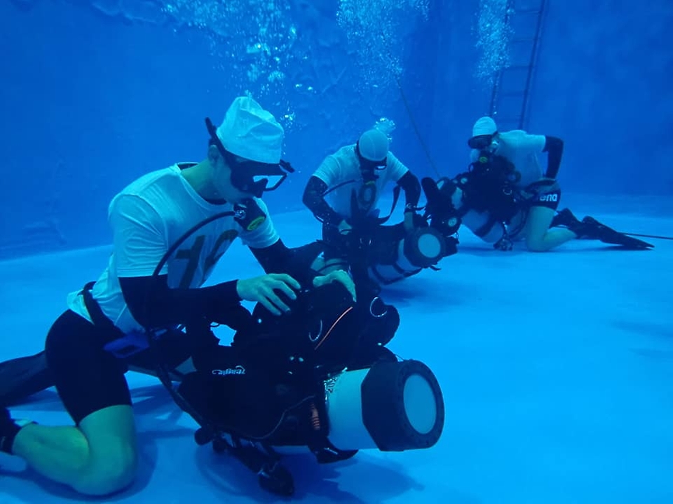 육군특수전사령부 예하 특수전학교는 지난 3월 22일부터 4월 9일까지 총 3주에 걸쳐 ‘기초 스쿠버(SCUBA·Self-Contained Underwater Breathing Apparatus) 교육’을 진행 하였다.