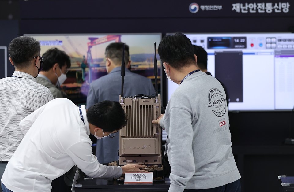 서울 강남구 코엑스에서 우리 일상과 더 가까워진 IT 기술을 한자리에서 볼 수 있는 2021 월드 IT쇼 및 ICT기술사업화 페스티벌이 동시에 열리고 있다.