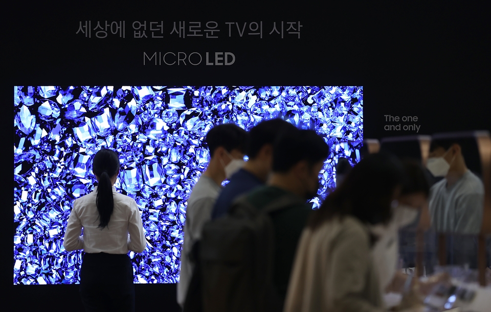 서울 강남구 코엑스에서 우리 일상과 더 가까워진 IT 기술을 한자리에서 볼 수 있는 2021 월드 IT쇼 및 ICT기술사업화 페스티벌이 동시에 열리고 있다.