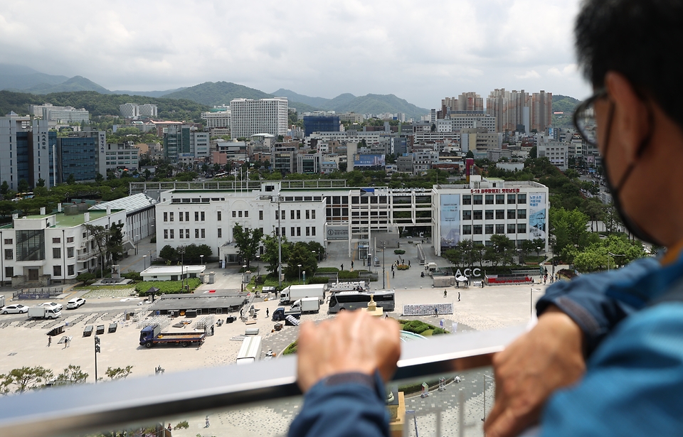 광주 동구 옛 전남도청 별관에서 5.18 민주화운동 제 41주년을 맞아 노먼 소프 기자가 1980년 5월 23일부터 27일까지 광주에서 촬영한 사진 및 당시 출입증과 사용했던 카메라 등 희귀자료 200여점이 전시되고 있다. 전시관 내 특별영상실에는 일부 사진에 대해 유족들의 동의를 구해 당시 현장 상황을 영상으로 제작해 공개하고 있다. 이 전시는 7월 31일까지 전시될 예정이다.