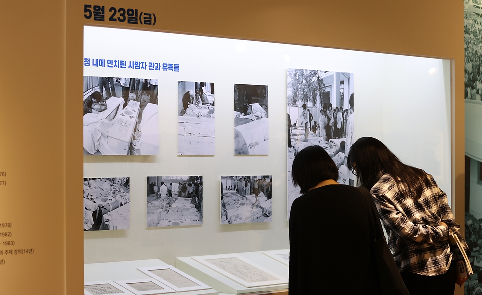 광주 동구 옛 전남도청 별관에서 5.18 민주화운동 제 41주년을 맞아 노먼 소프 기자가 1980년 5월 23일부터 27일까지 광주에서 촬영한 사진 및 당시 출입증과 사용했던 카메라 등 희귀자료 200여점이 전시되고 있다. 전시관 내 특별영상실에는 일부 사진에 대해 유족들의 동의를 구해 당시 현장 상황을 영상으로 제작해 공개하고 있다. 이 전시는 7월 31일까지 전시될 예정이다.