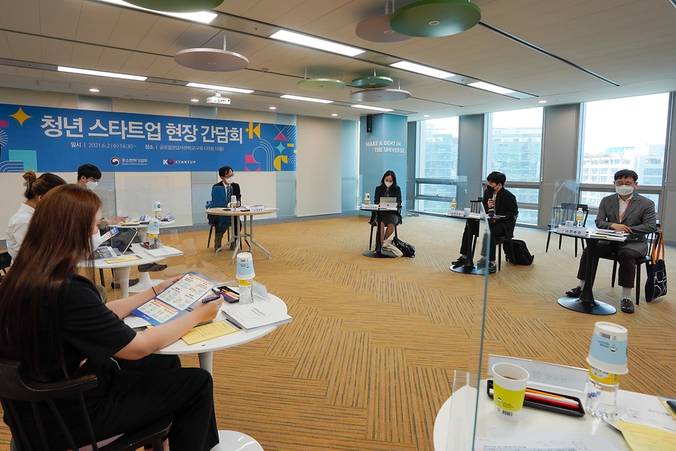 강성천 중소벤처기업부 차관이 2일 서울 글로벌창업사관학교에서 열린 ‘청년스타트업 현장 간담회’에서 발언하고 있다.
