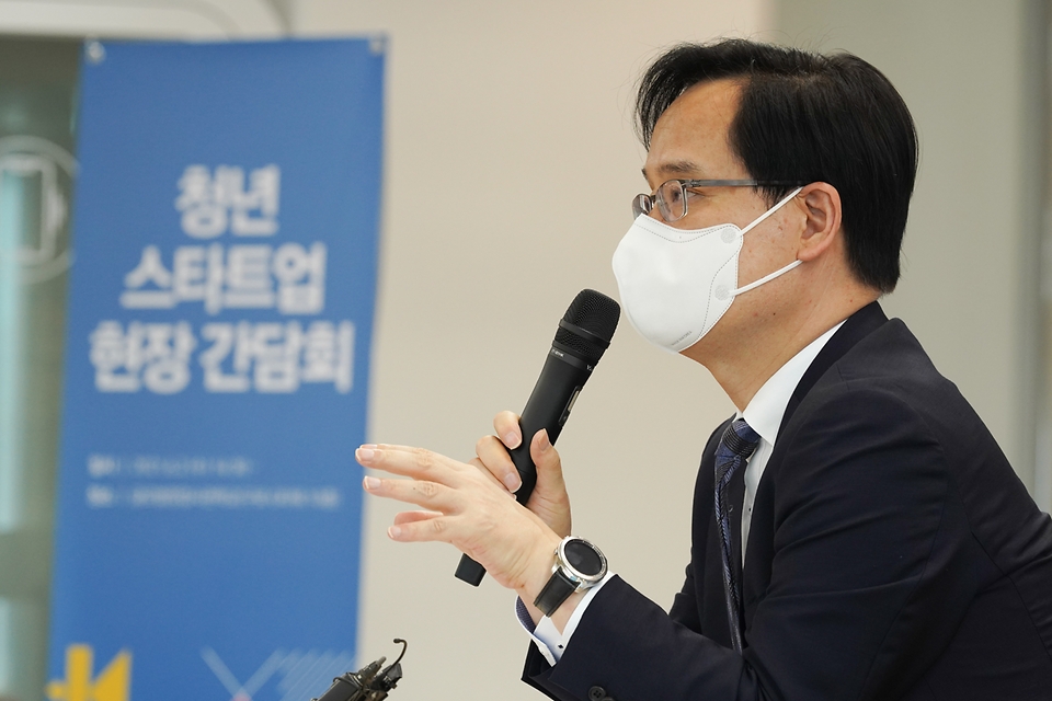 강성천 중소벤처기업부 차관이 2일 서울 글로벌창업사관학교에서 열린 ‘청년스타트업 현장 간담회’에서 발언하고 있다.