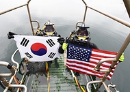 한·미 해군, 연합 구조전 훈련 사진 1