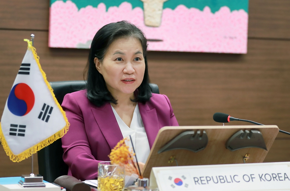 유명희 산업통상자원부 통상교섭본부장이 22일 오후 서울 대한상공회의소 영상회의실에서 열린 ‘WTO 오타와그룹 통상장관 회의’에 참석해 ‘코로나19 재확산 상황에서 WTO 차원의 대응 방안과 수산보조금 협상 및 WTO 개혁’ 등에 관해 의견을 교환하고 있다. 