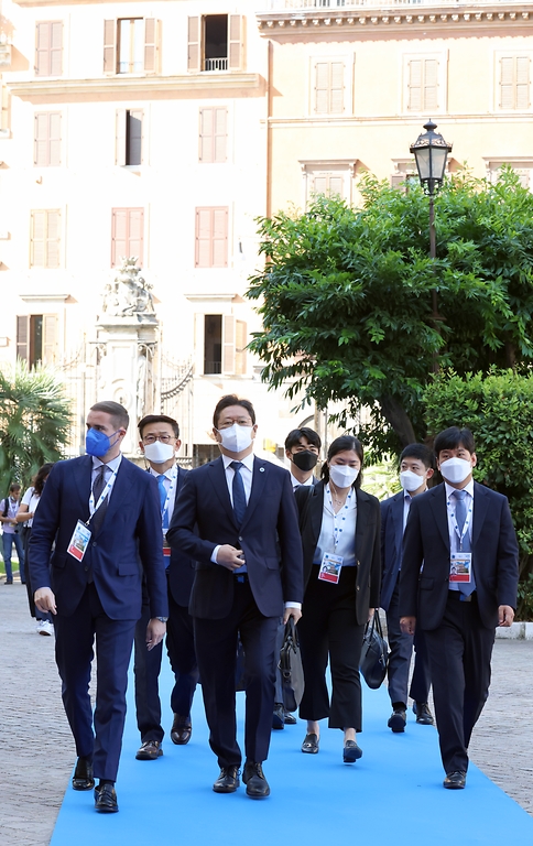 황희 문화체육관광부 장관이 30일 오전(현지시간) 이탈리아 로마 바르베리니 궁전에서 열린 G20 문화장관회의에 참석하고 있다.