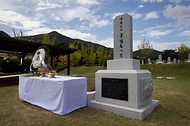 홍범도 장군 묘역 참배 사진 2
