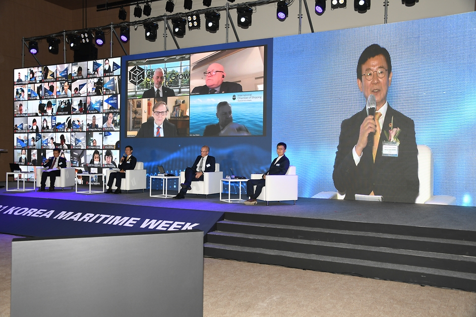 문성혁 해양수산부 장관이 26일 정부세종컨벤션센터에서 개최된 ‘2021 한국해사주간’에 참석하여 발언하고 있다.