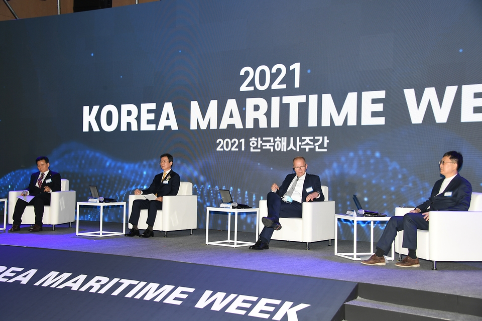 문성혁 해양수산부 장관이 26일 정부세종컨벤션센터에서 개최된 ‘2021 한국해사주간’에 참석해 있다.
