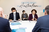 한정애 환경부 장관,  호주 산업·에너지·배출저감부 장관과 양자회담 사진 1