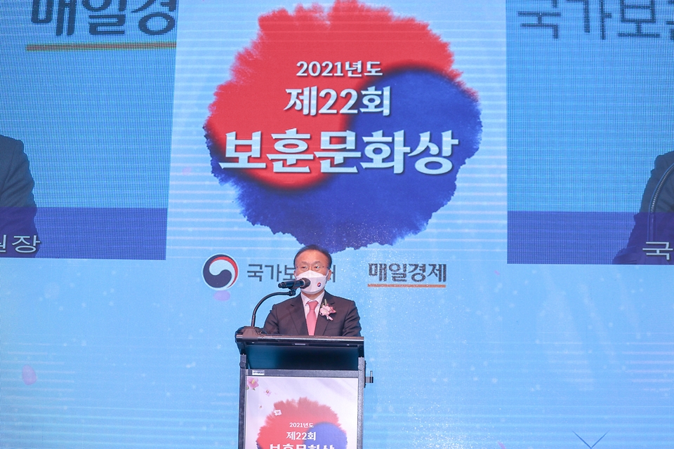 윤재옥 국회 정무위원장이 2일 오후 서울 그랜드하얏트호텔에서 열린 제22회 보훈문화상 시상식에서 축사를 하고 있다