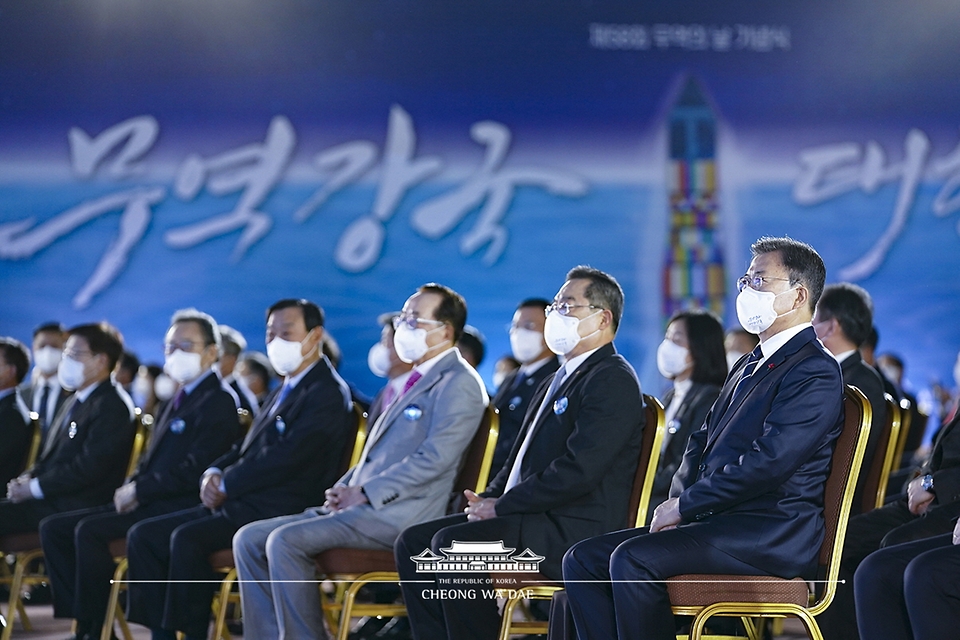 문재인 대통령이 6일 서울 강남구 코엑스에서 열린 제58회 무역의날 기념식에 참석해 있다.