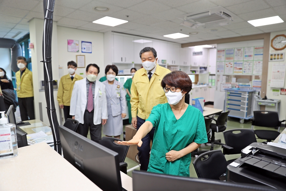 코로나19 대구보훈병원,보훈요양원 현장방문 - 사진 | 멀티미디어 | 대한민국 정책브리핑 코로나19 대구보훈병원,보훈요양원 현장방문