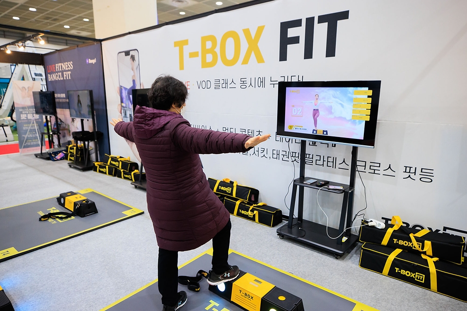 <p>국민체육진흥공단과 한국무역협회가 공동 주최하고 문화체육관광부와 산업통상자원부가 후원하는 2022 서울국제스포츠레저산업전(2022 SPOEX)이 17일부터 나흘 간 서울 강남구 코엑스에서 열린다.</p>