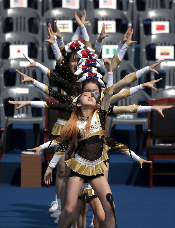 10일 서울 여의도 국회의사당 앞 잔디마당에서 열린 윤석열 제20대 대통령 취임식에 앞서 축하 공연이 진행되고 있다.