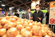 정황근 농식품부 장관, 민생안정 대책 시행 현장점검 사진 3
