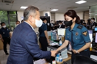 이상민 행안부 장관, 서울 마포경찰서 홍익지구대 방문 사진 2