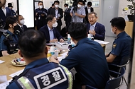 이상민 행안부 장관, 서울 마포경찰서 홍익지구대 방문 사진 5