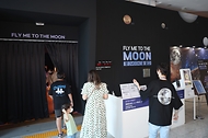 다누리 발사 성공 기원  ‘달 탐사 특별전:문(MOON)을 열다’ 특별전 사진 2