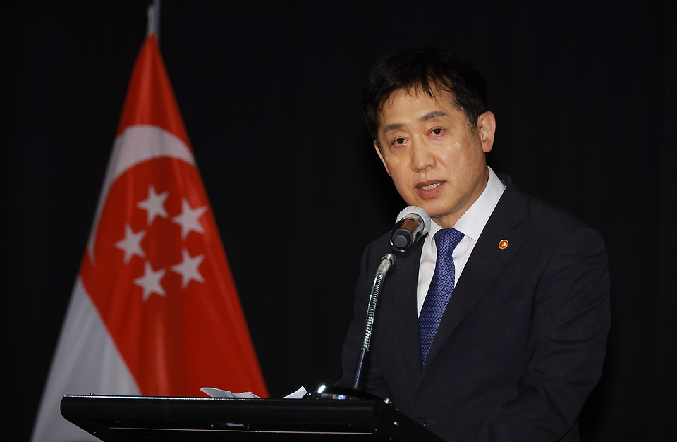 김주현 금융위원장이 11일 오후 서울 용산구 그랜드 하얏트 호텔에서 개최된 57번째 싱가포르 국경절 행사에서 연설하고 있다.
