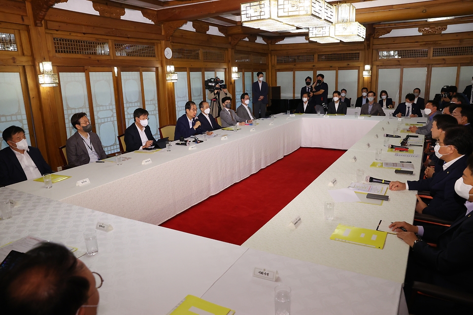 25일 서울 종로구 삼청동 총리서울공관에서 고위당정협의회가 진행되고 있다.