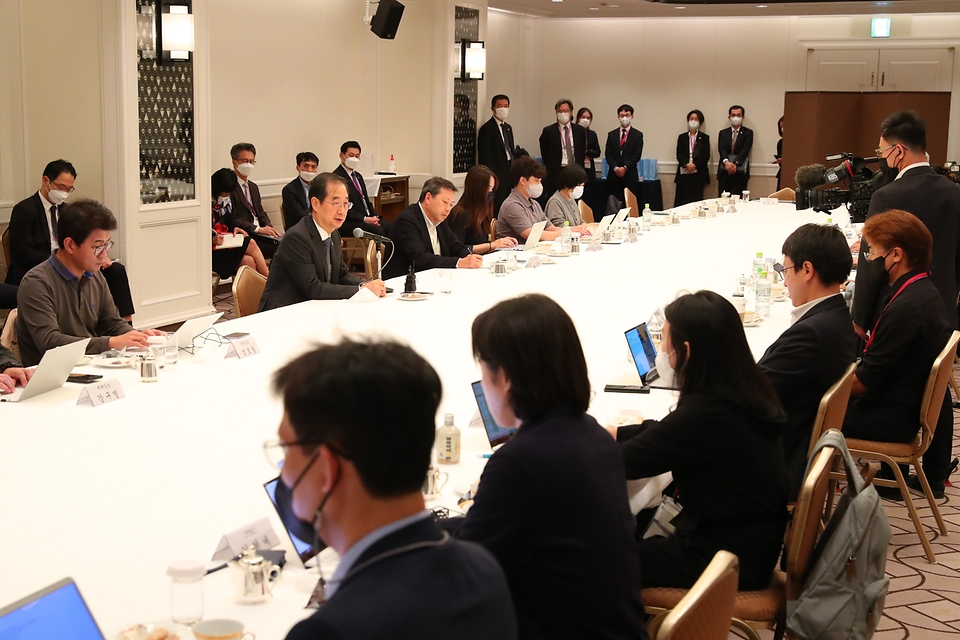 28일 일본 도쿄 제국호텔에서 기자간담회가 진행되고 있다.
