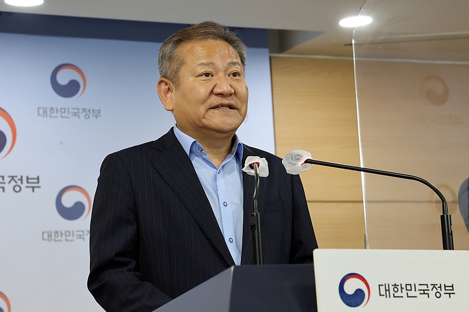 이상민 행정안전부 장관이 6일 서울 세종로 정부서울청사에서 정부조직 개편방안에 대한 브리핑을 하고 있다.