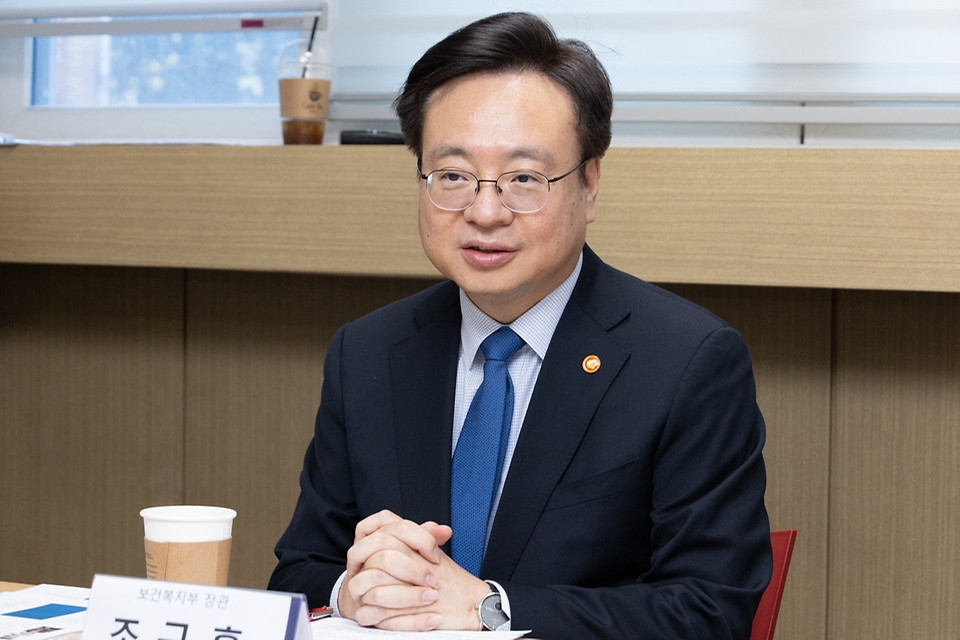 조규홍 보건복지부 장관이 12일 노인일자리 수행기관인 서울 마포구 마포시니어클럽을 방문, 현장 관계자들과의 간담회에서 발언을 하고 있다.