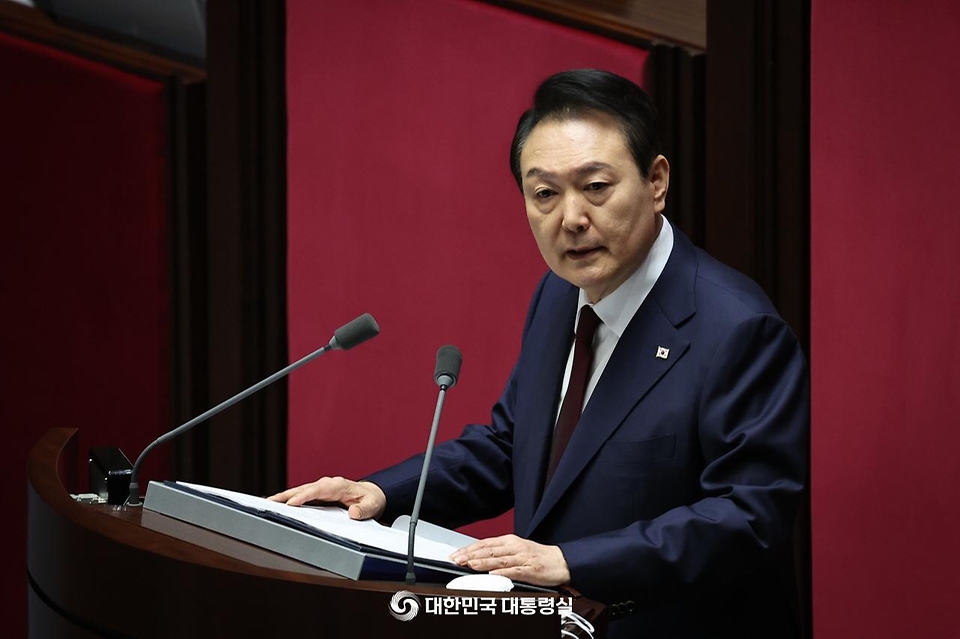 윤석열 대통령이 25일 서울 여의도 국회 본회의장에서 2023년도 예산안 및 기금운용계획안에 대한 시정연설을 하고 있다.
