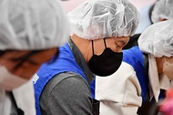 최상대 기재부 차관, 제15기 행복공감봉사단 제3차 봉사활동(김치 담그기, 나눔 봉사활동) 사진 4