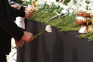 이어지는 추모 발길 사진 4