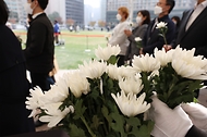 이어지는 추모 발길 사진 2